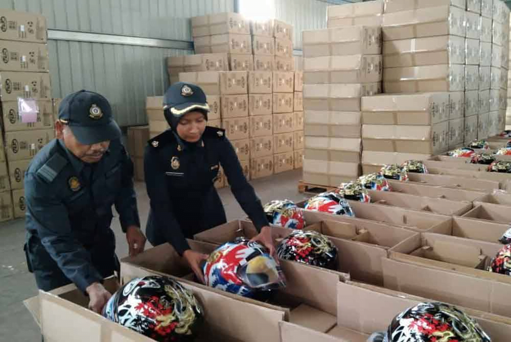 KPDN Pulau Pinang rampas 268 unit topi keledar 'copy ori' 1 image 17