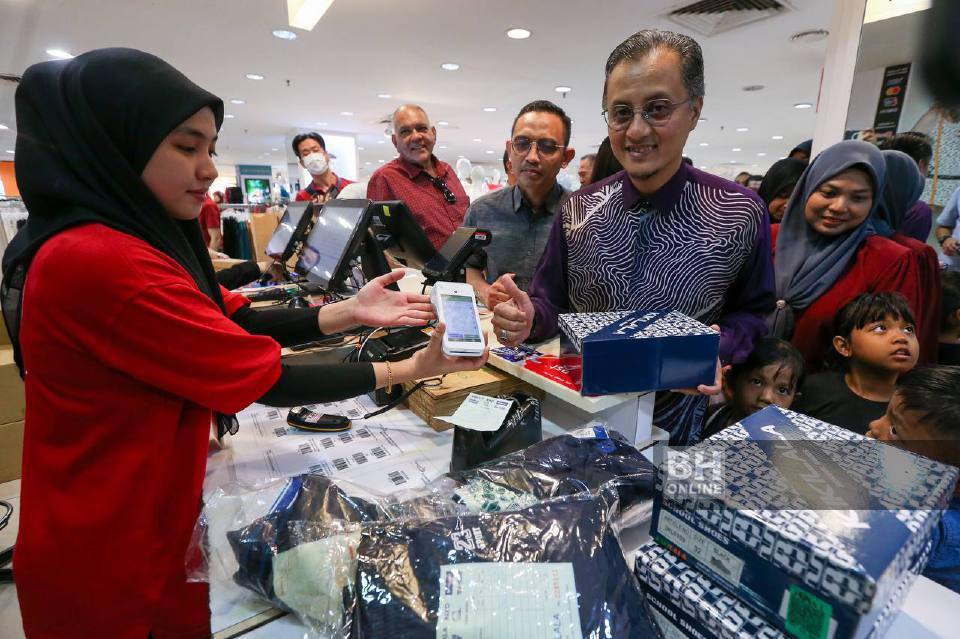 19,799 murid di Pulau Pinang terima zakat bantuan peralatan sekolah 1 zakat 1